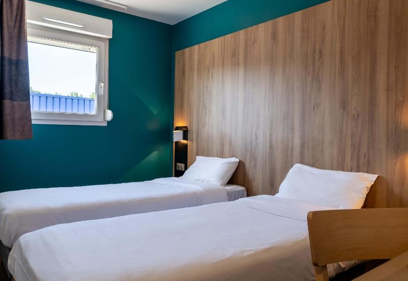Twin Room image 1