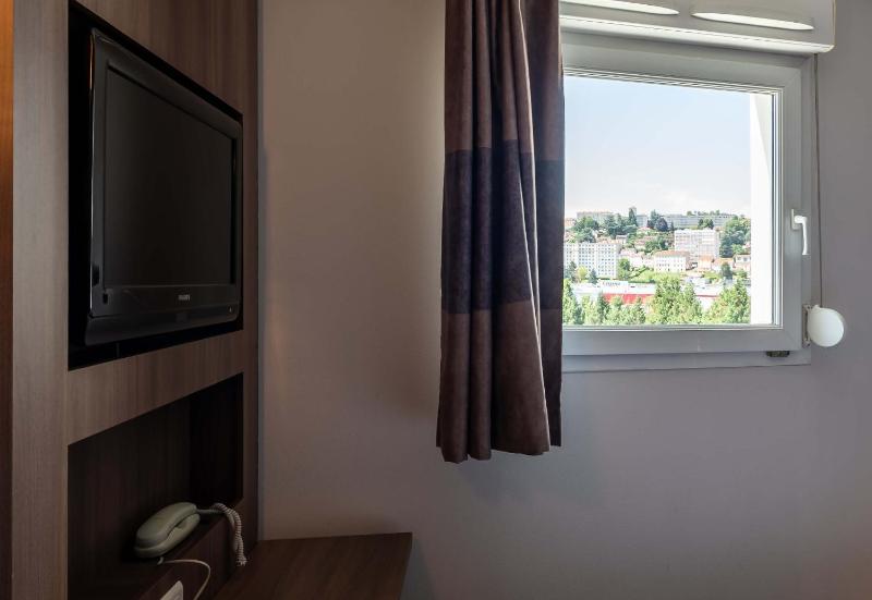 Standard Double Room image 3