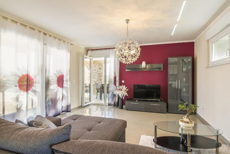 Villa Land - image 45