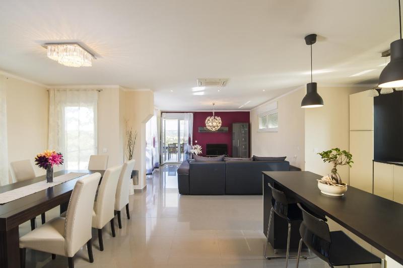 Villa Land - image 20