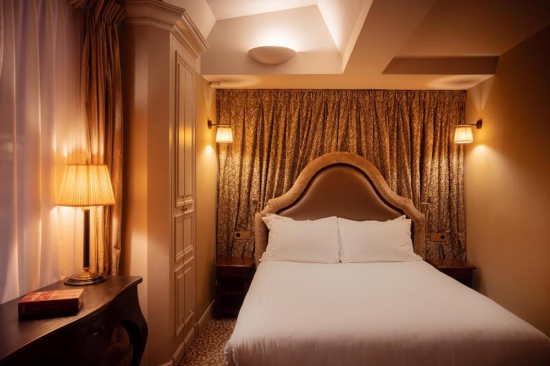 Superior Double Room image 1