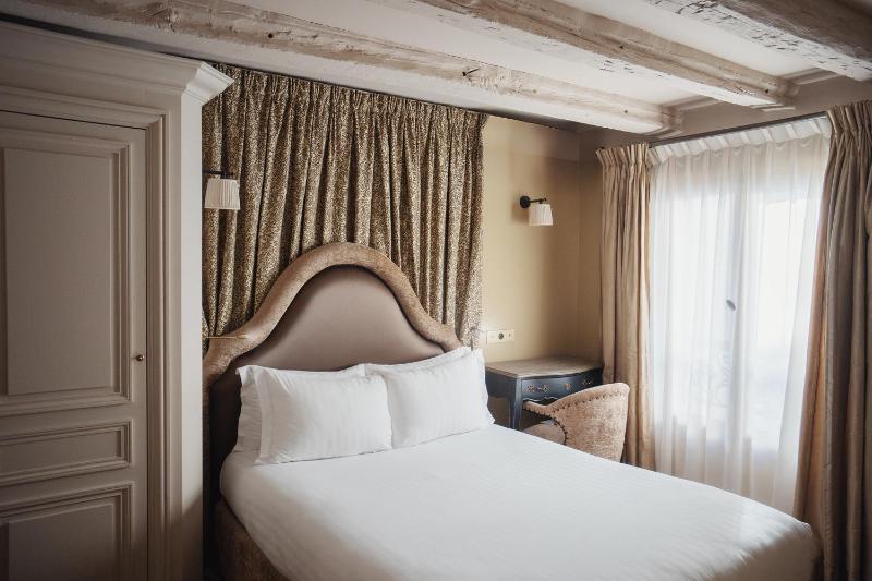 Classic Double Room image 3