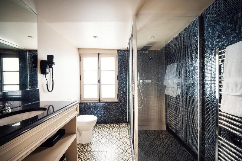 Deluxe Double Room image 2