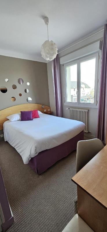 Standard Double Room - Small Room/Non-Smoking image 4