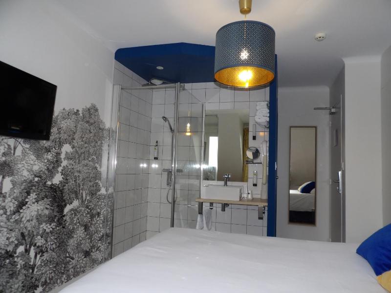 Standard Double Room - Small Room/Non-Smoking image 3