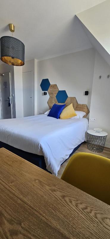 Standard Double Room - Small Room/Non-Smoking image 2