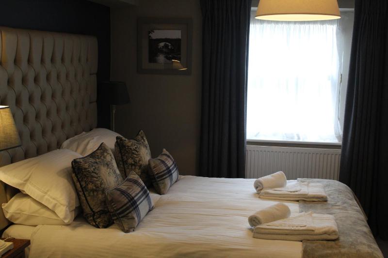 Deluxe Double Room with Bath image 1