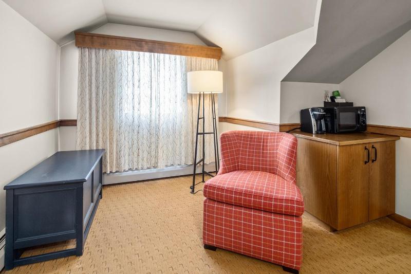 One-Bedroom Suite image 4
