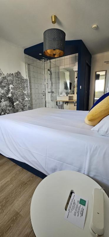 Standard Double Room - Non-Smoking image 2