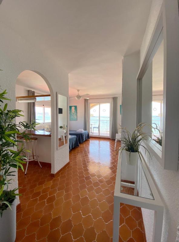 Studio with Premium Sea View image 4