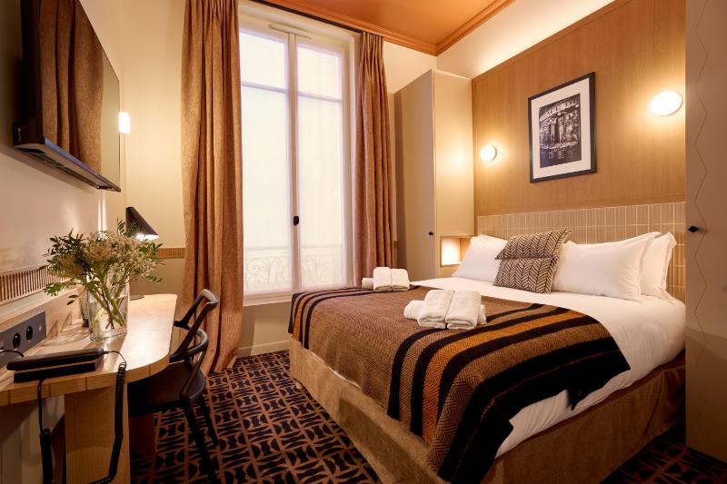 Double or Twin Room image 3