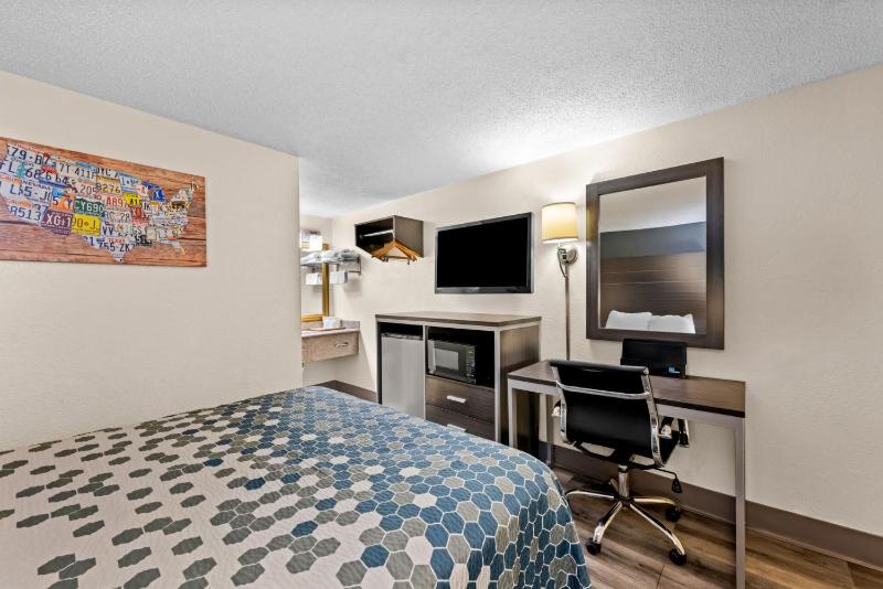Double Room with Two Double Beds - Smoking image 2
