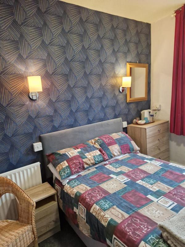 Small Double Room image 2