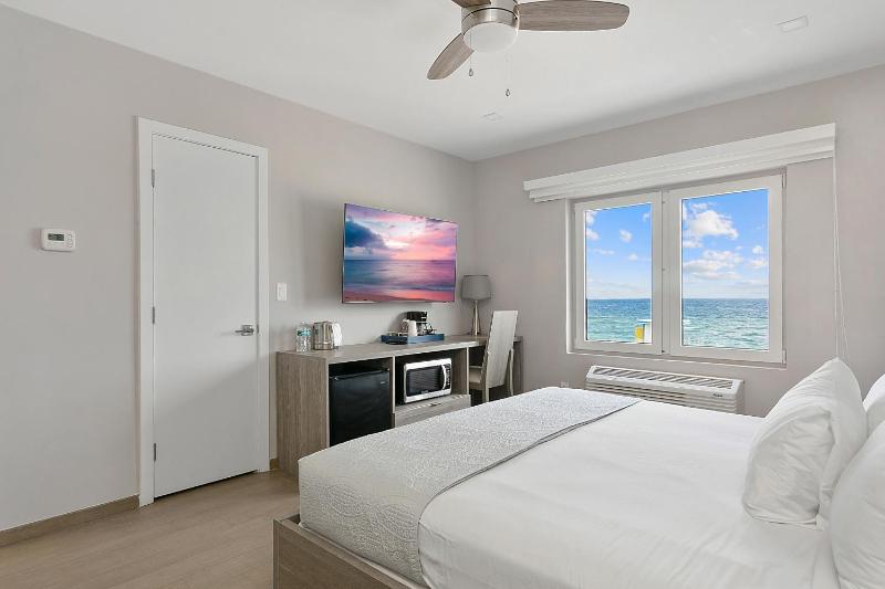 Ocean Front Room with King Bed image 4