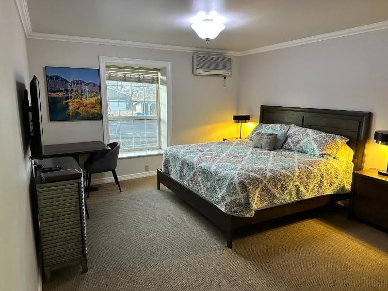 Deluxe King Room image 1