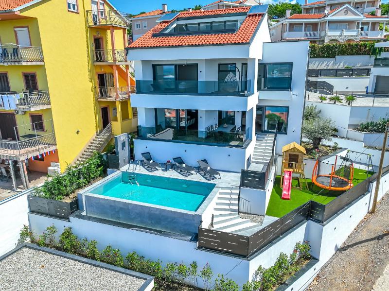 Villa Vista - image 1