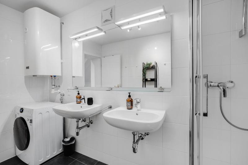 Schlossberg Panorama Suite - 3BR & Free Parking in Altstadt by HERO HOMES Graz - image 23