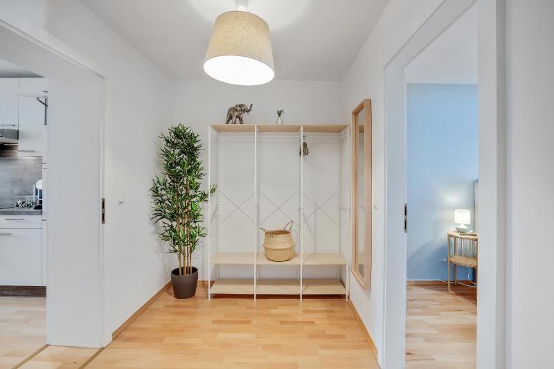 Schlossberg Panorama Suite - 3BR & Free Parking in Altstadt by HERO HOMES Graz - image 9