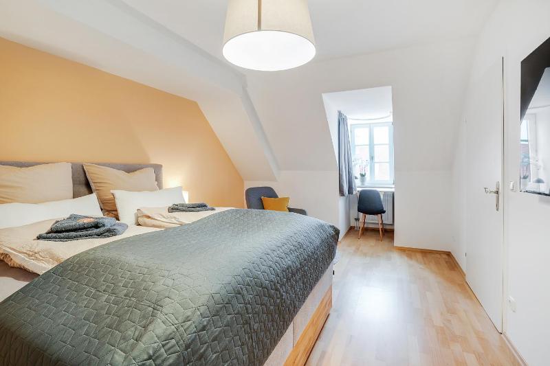 Schlossberg Panorama Suite - 3BR & Free Parking in Altstadt by HERO HOMES Graz - image 19