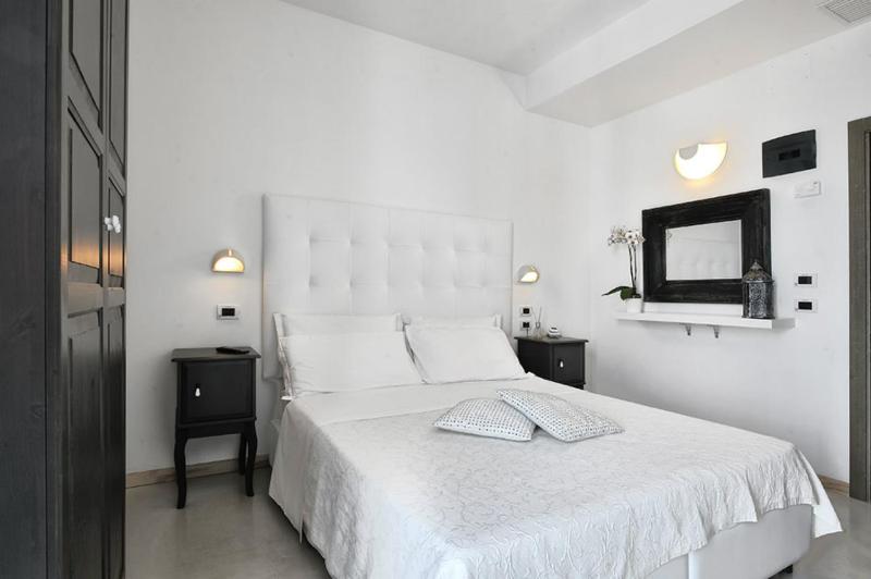 Double Room image 1
