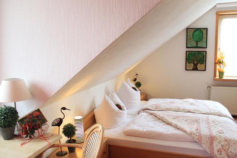 Double Room image 3