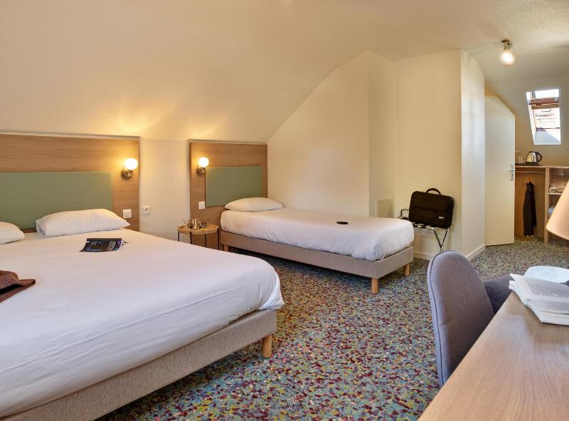 Standard Triple Room image 3
