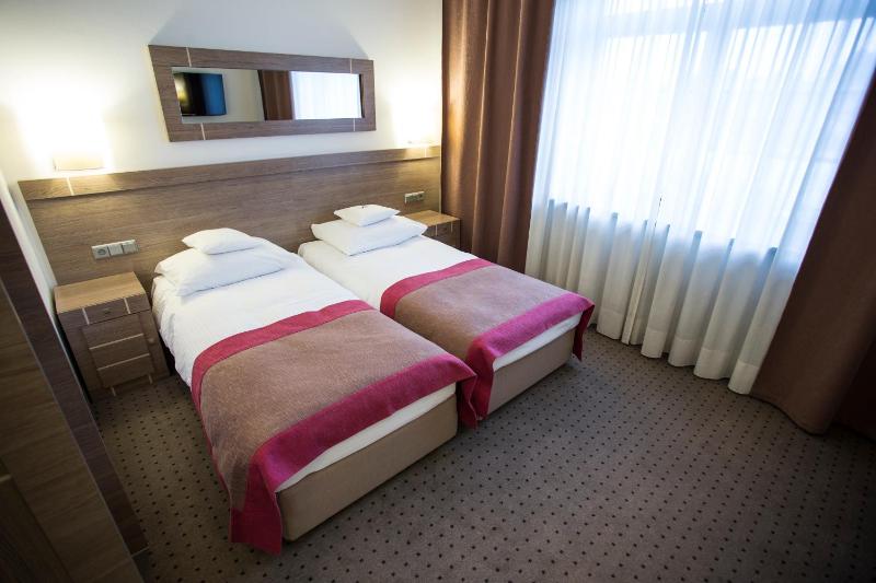 Business Twin Room image 2