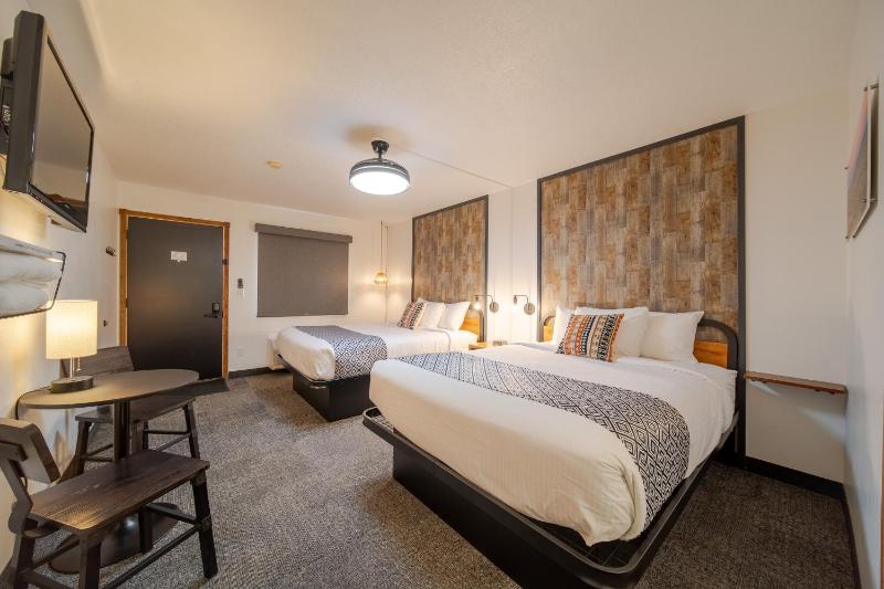 Family Room with Bathroom image 2