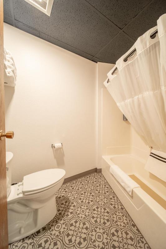 King Room image 4