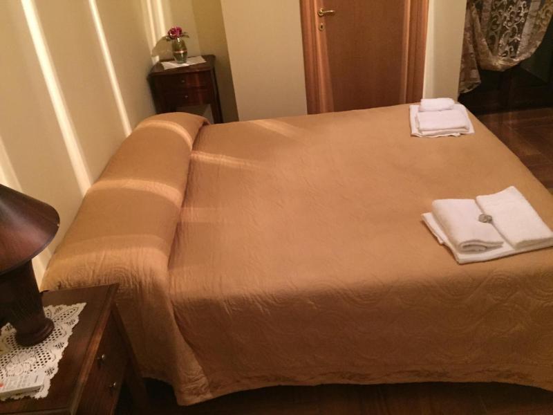 Double Room image 2