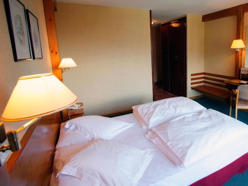 Double or Twin Room image 4