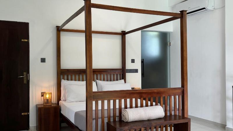 Shades Hotel & Villa - image 4