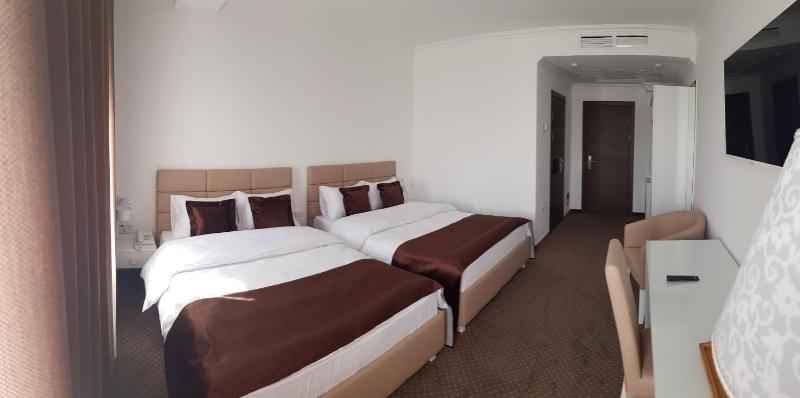 Twin Room image 2