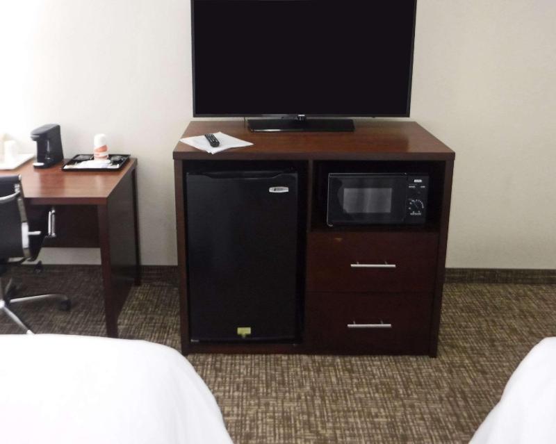King Suite with Two King Beds - Non-Smoking image 3