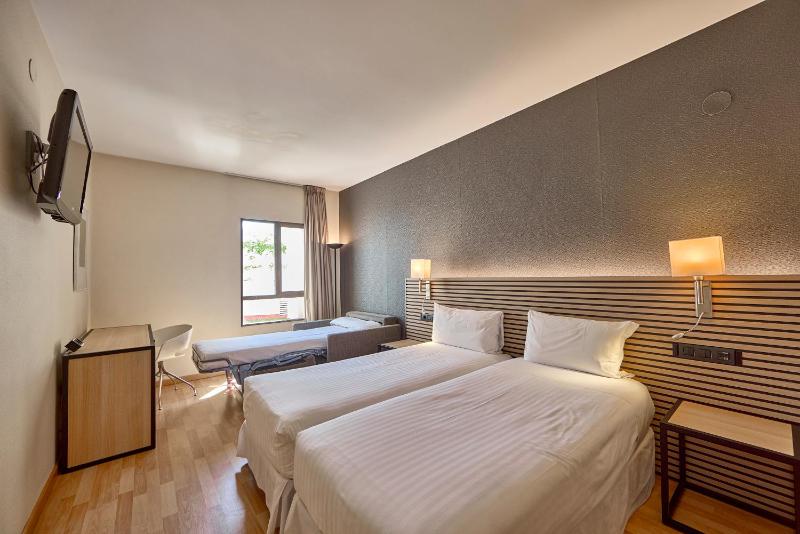 Double Room with Extra Bed image 2
