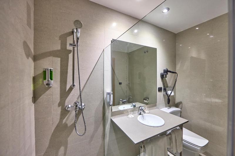 Double Room with Extra Bed image 1