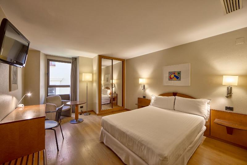 Double Room image 2