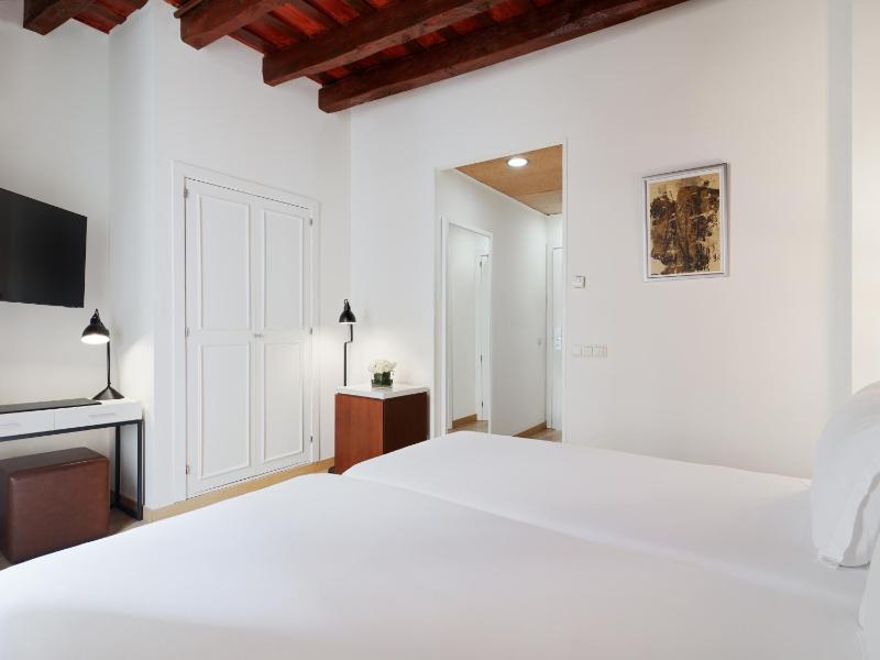 Double or Twin Room with Balcony image 2