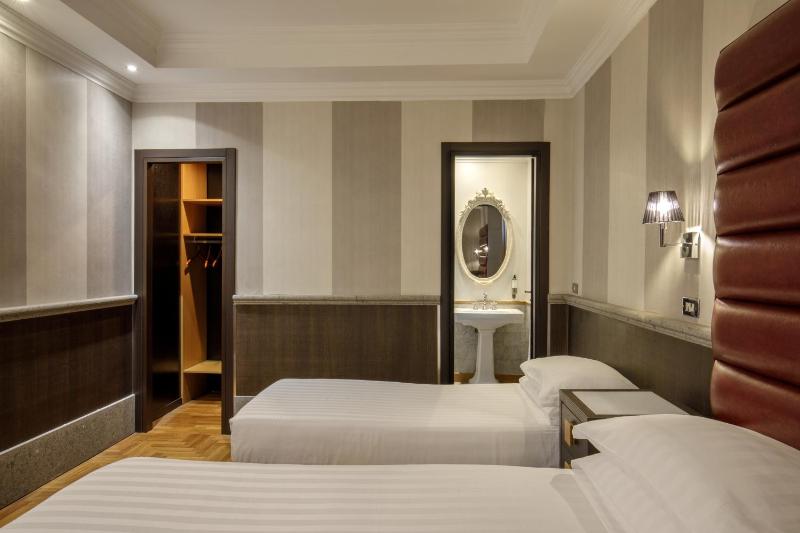 Standard Triple Room image 3