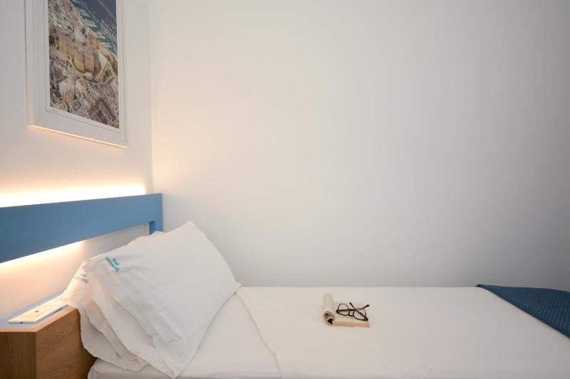 Single Room image 4
