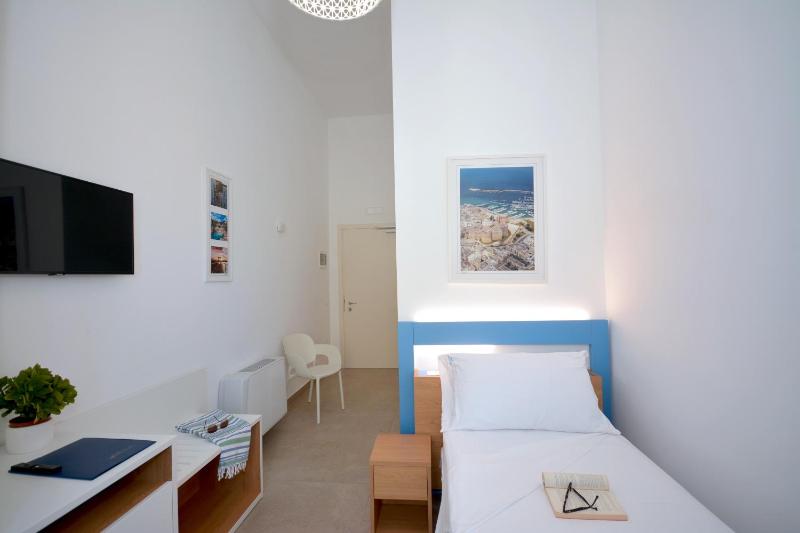 Single Room image 1