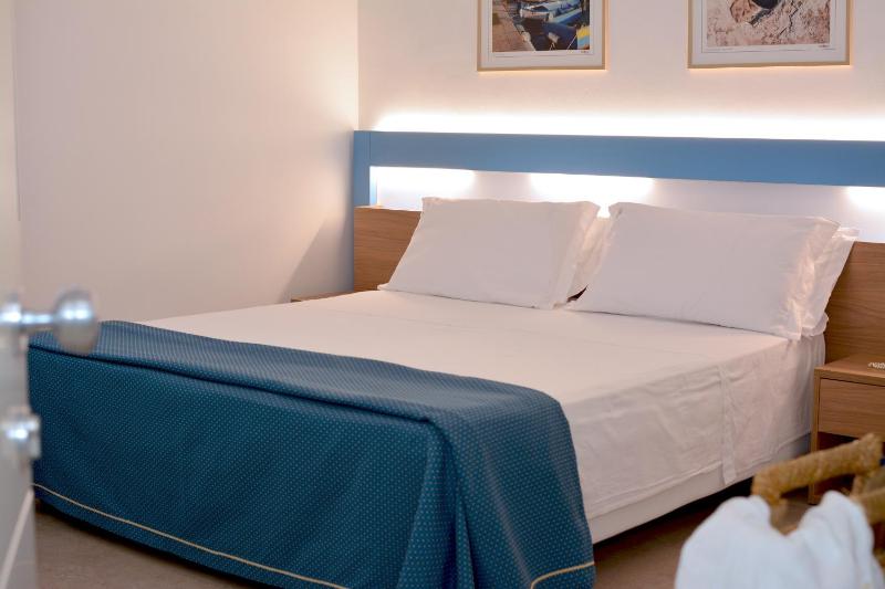 Standard Double Room image 4