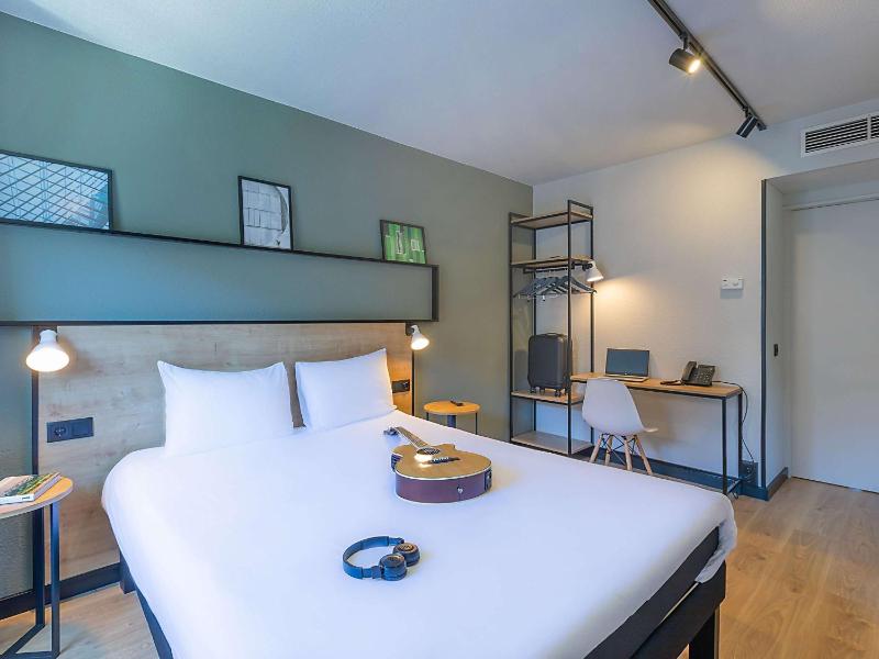 Standard Single Room with Double Bed image 4