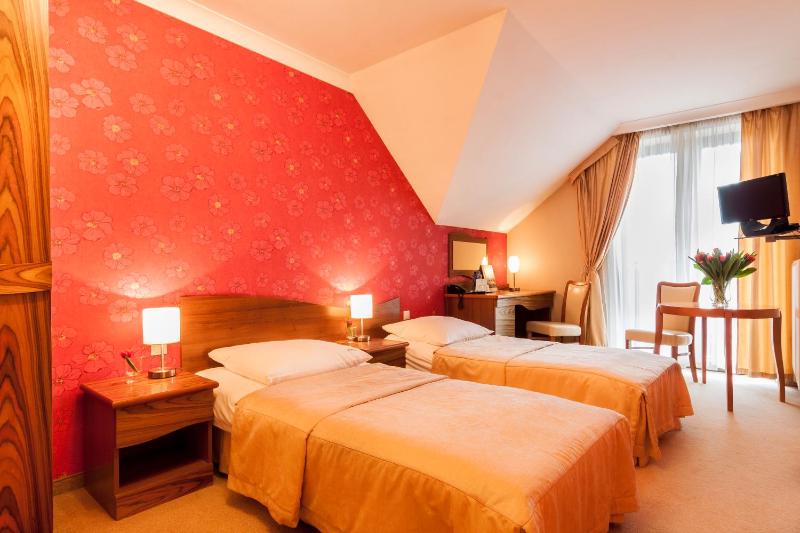 Double or Twin Room image 3
