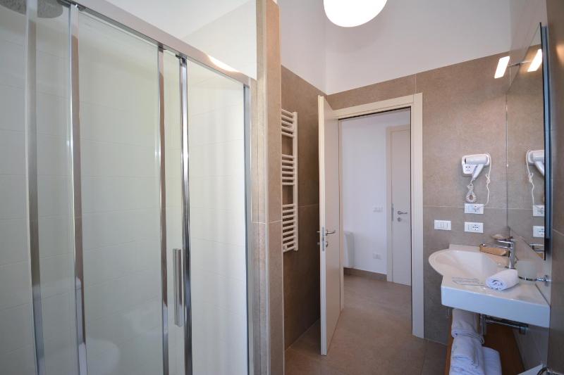 Double Room with Balcony and Sea View image 2