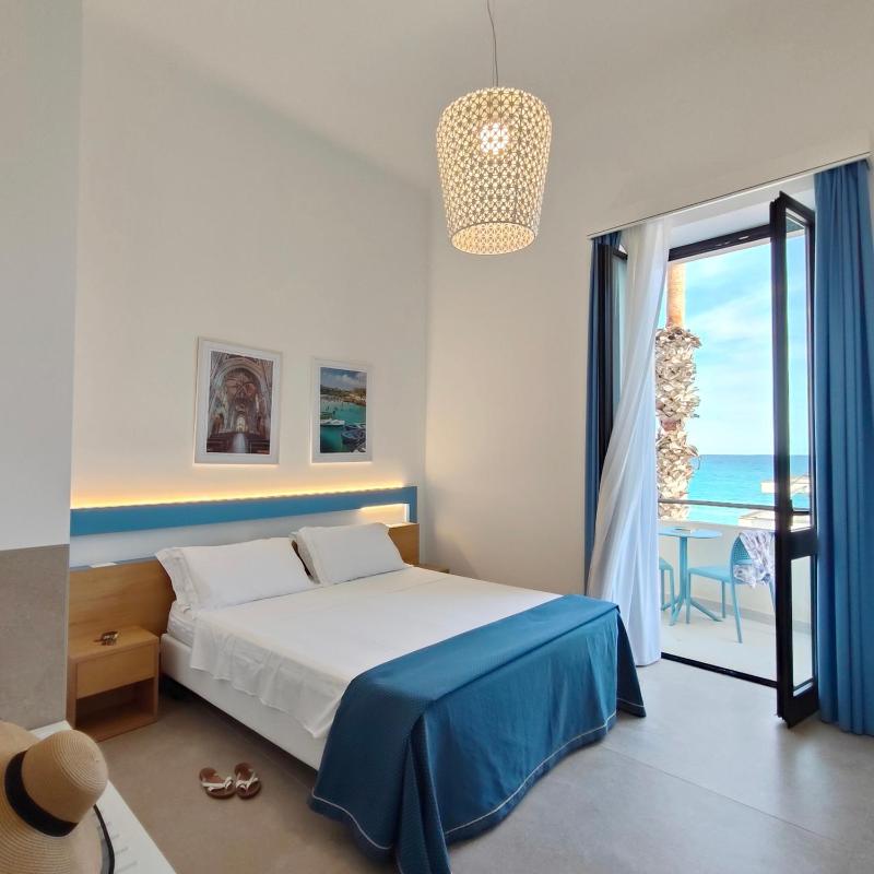 Double Room with Balcony and Sea View image 1