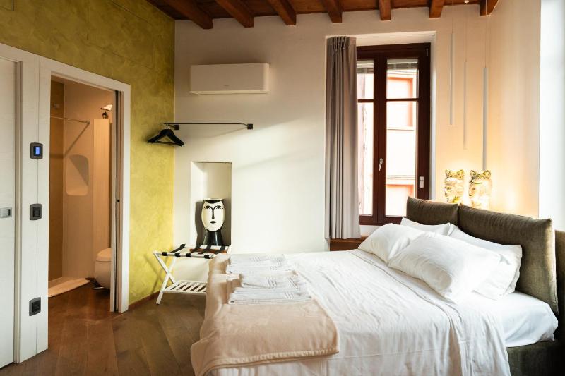 Superior Double Room with River View image 1