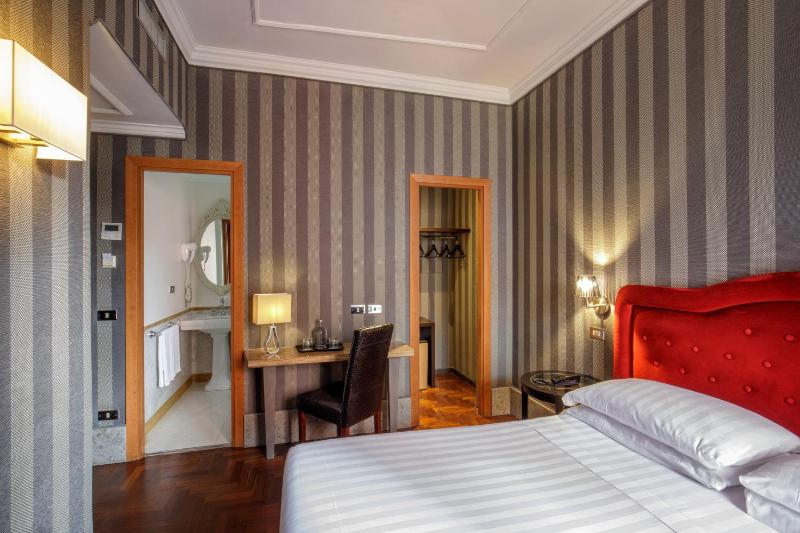 Standard Double Room image 4