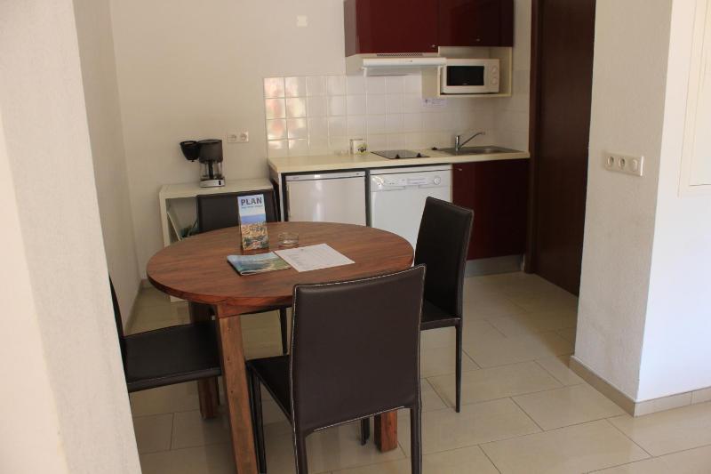 One-Bedroom Apartment with Garden View image 4