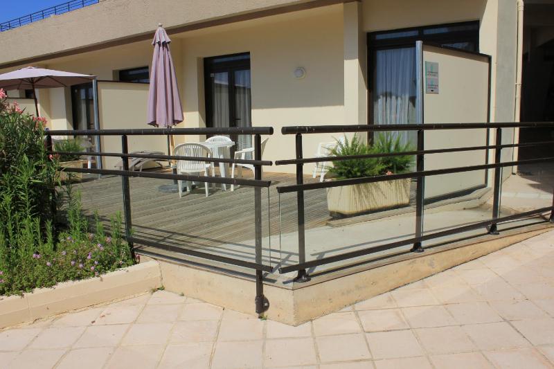 One-Bedroom Apartment with Garden View image 2